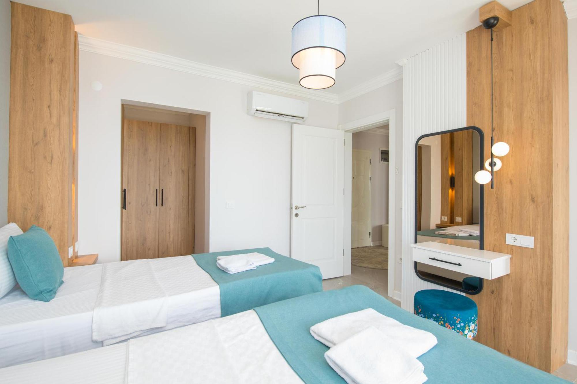 Beachfront White Villa With Private Swimming Pool カルカン エクステリア 写真