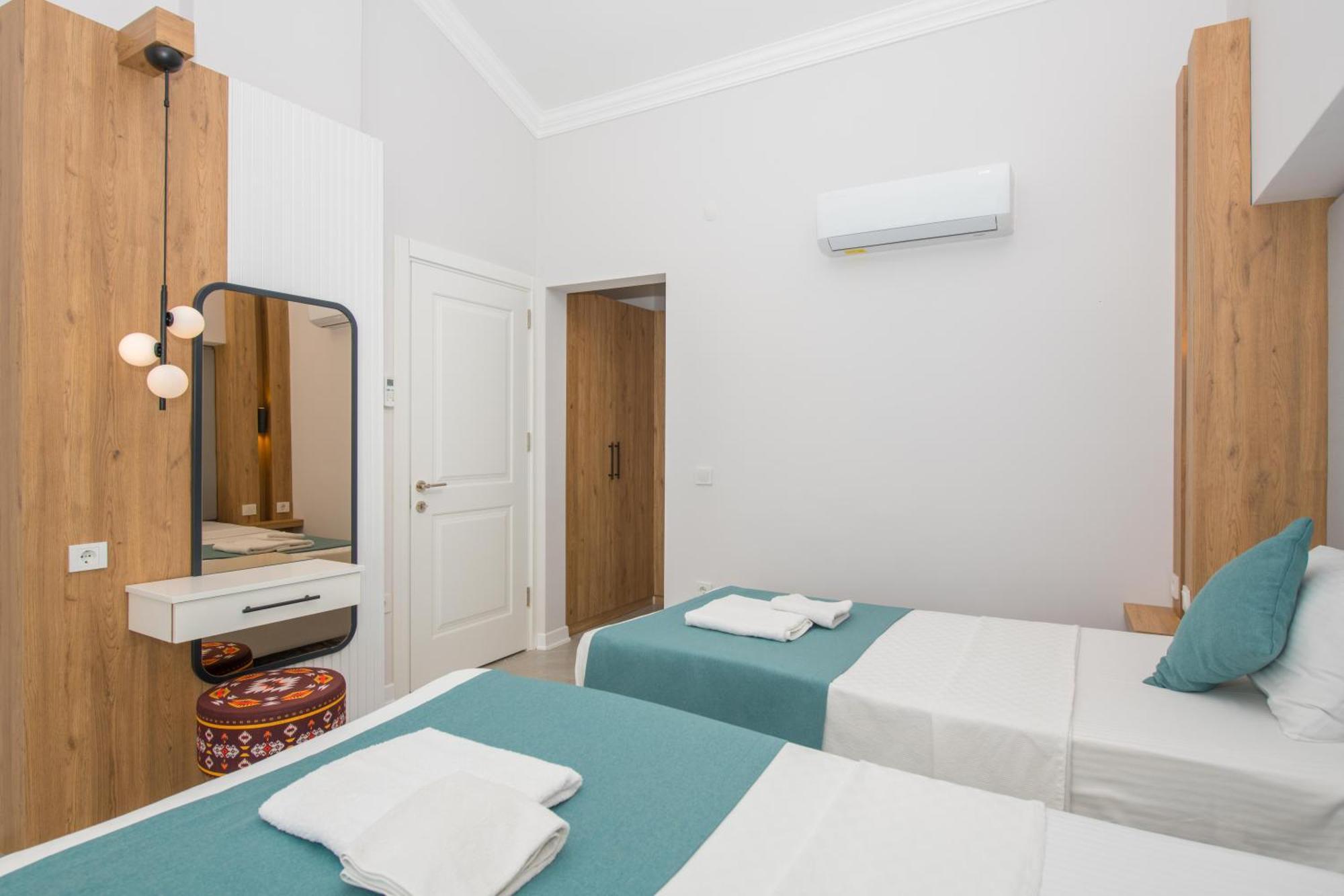 Beachfront White Villa With Private Swimming Pool カルカン エクステリア 写真
