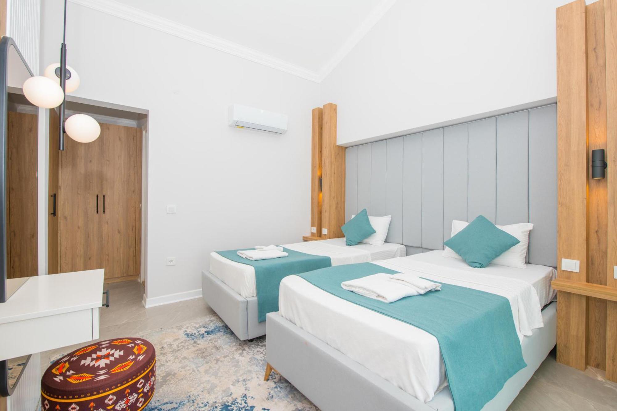Beachfront White Villa With Private Swimming Pool カルカン エクステリア 写真
