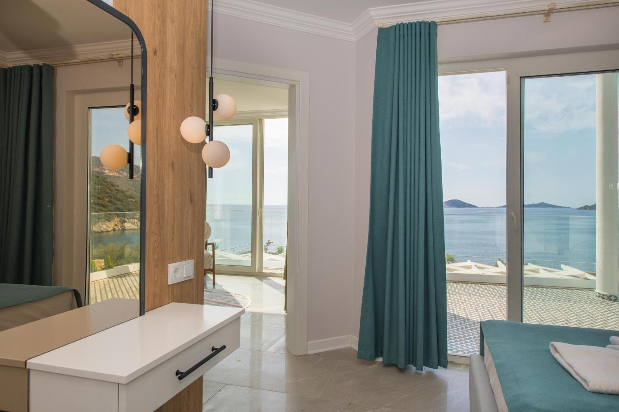 Beachfront White Villa With Private Swimming Pool カルカン エクステリア 写真