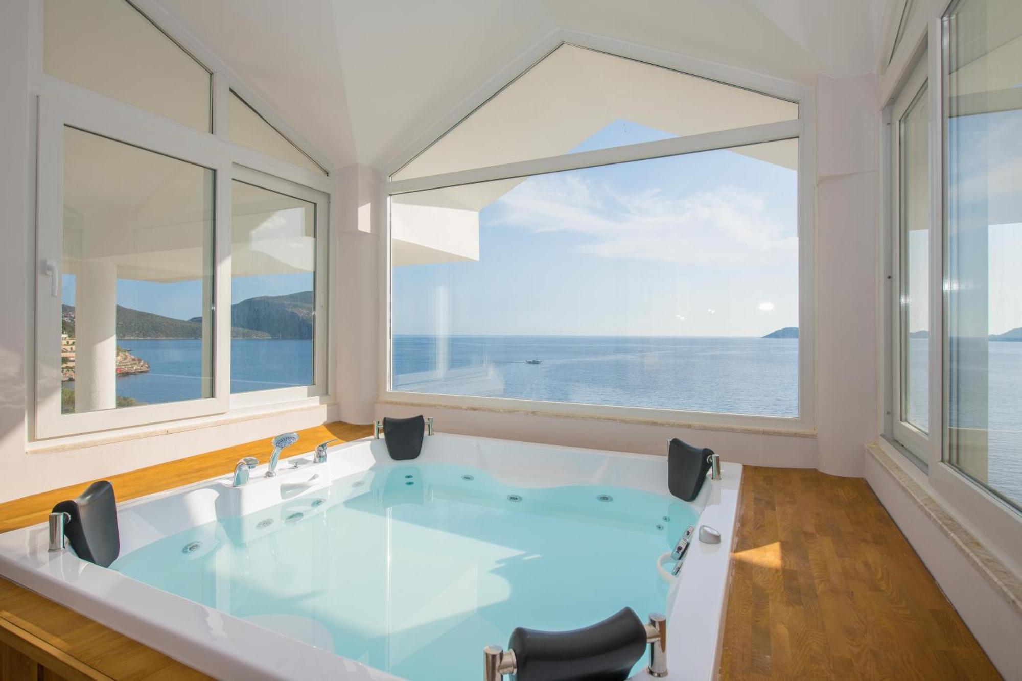 Beachfront White Villa With Private Swimming Pool カルカン エクステリア 写真