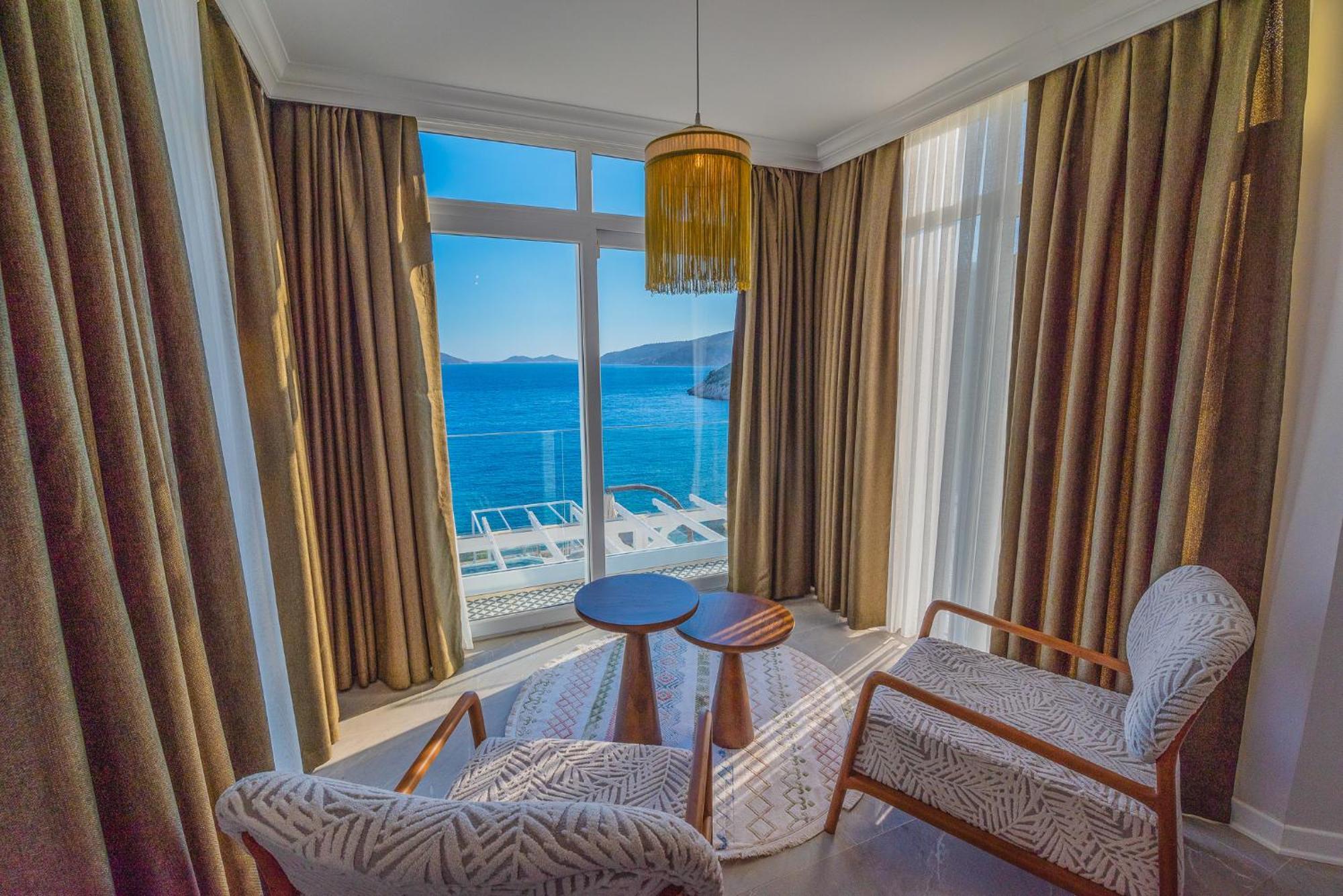 Beachfront White Villa With Private Swimming Pool カルカン エクステリア 写真