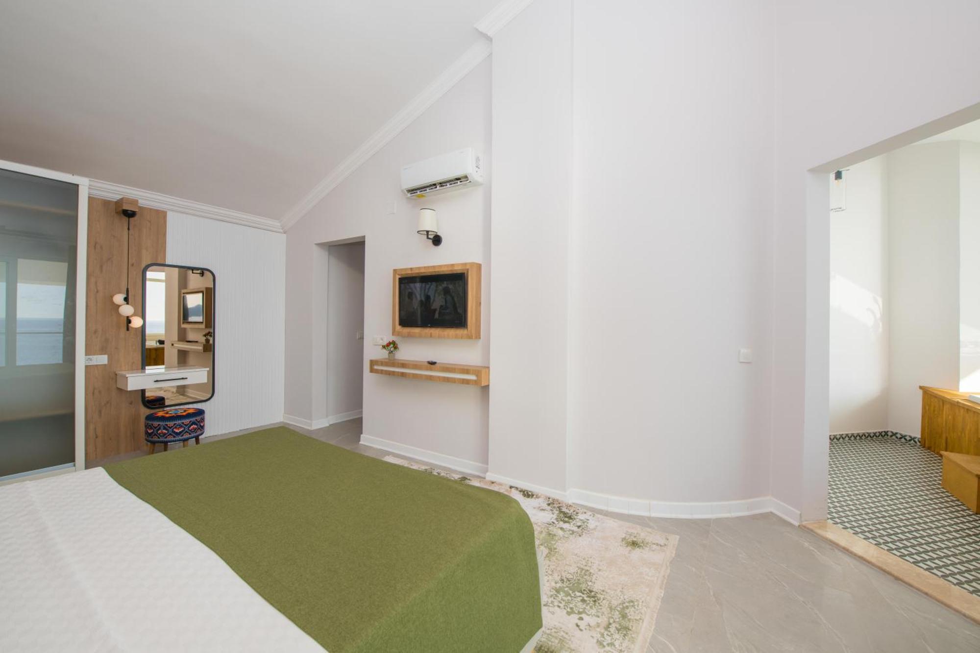 Beachfront White Villa With Private Swimming Pool カルカン エクステリア 写真