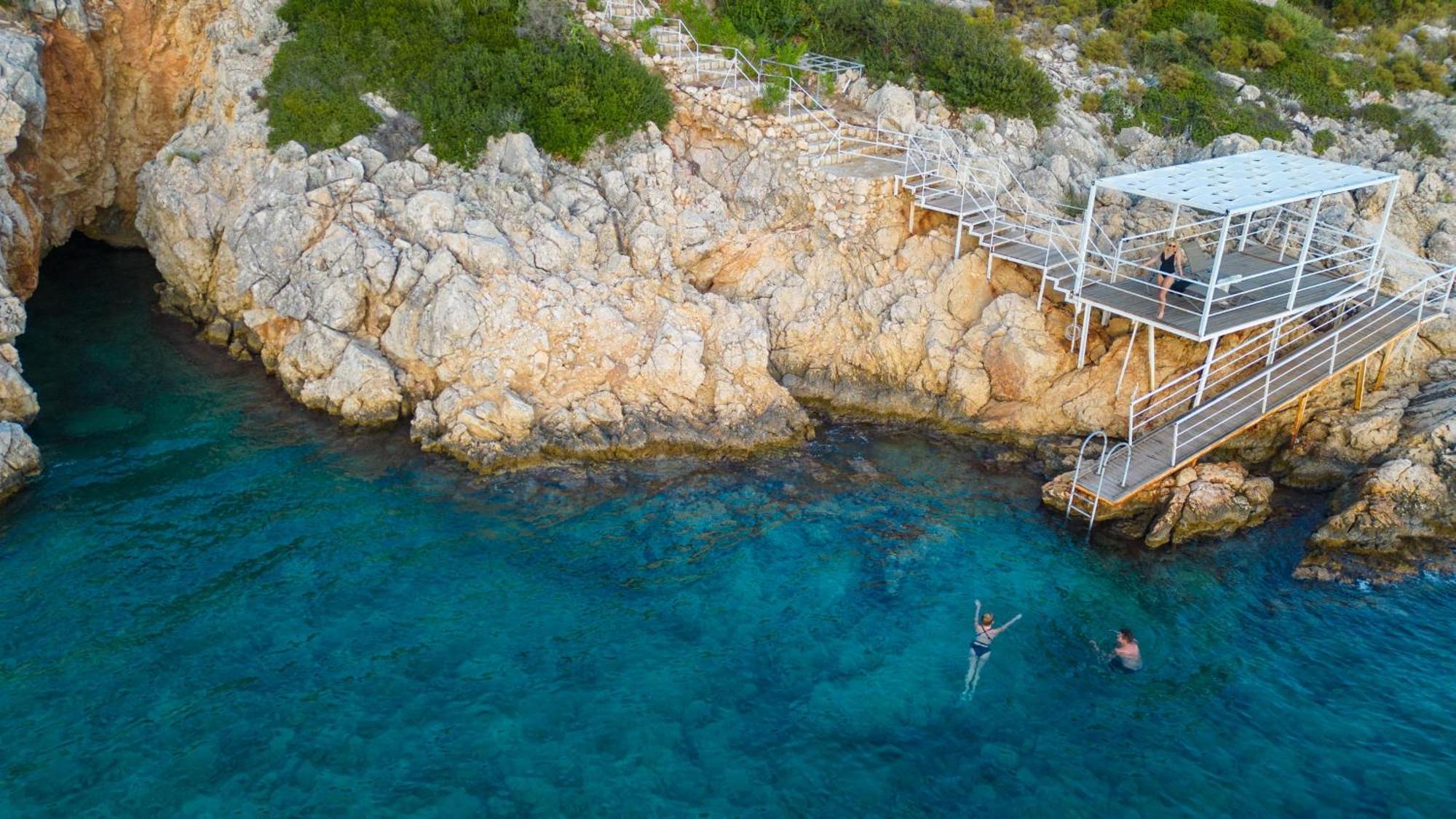 Beachfront White Villa With Private Swimming Pool カルカン エクステリア 写真