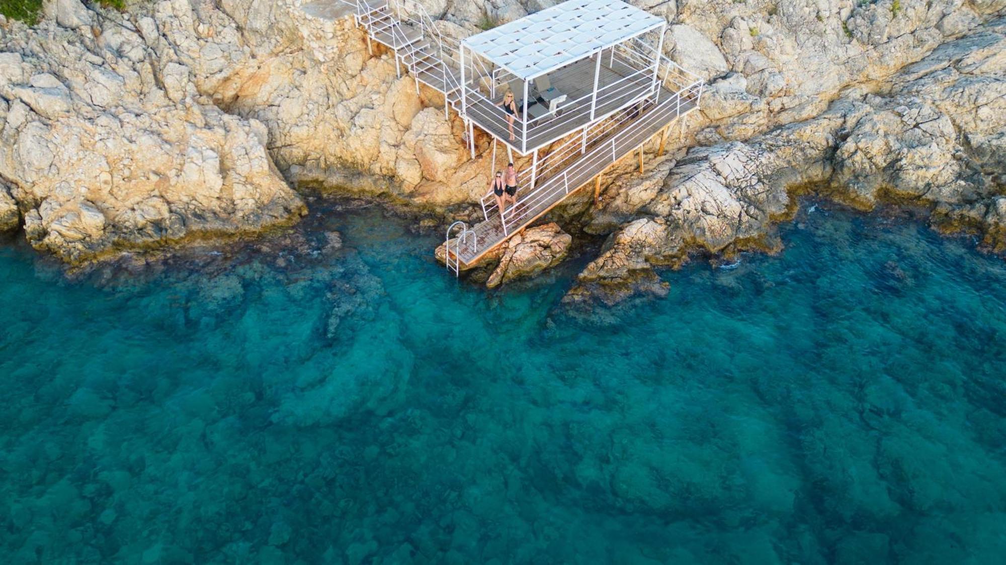 Beachfront White Villa With Private Swimming Pool カルカン エクステリア 写真