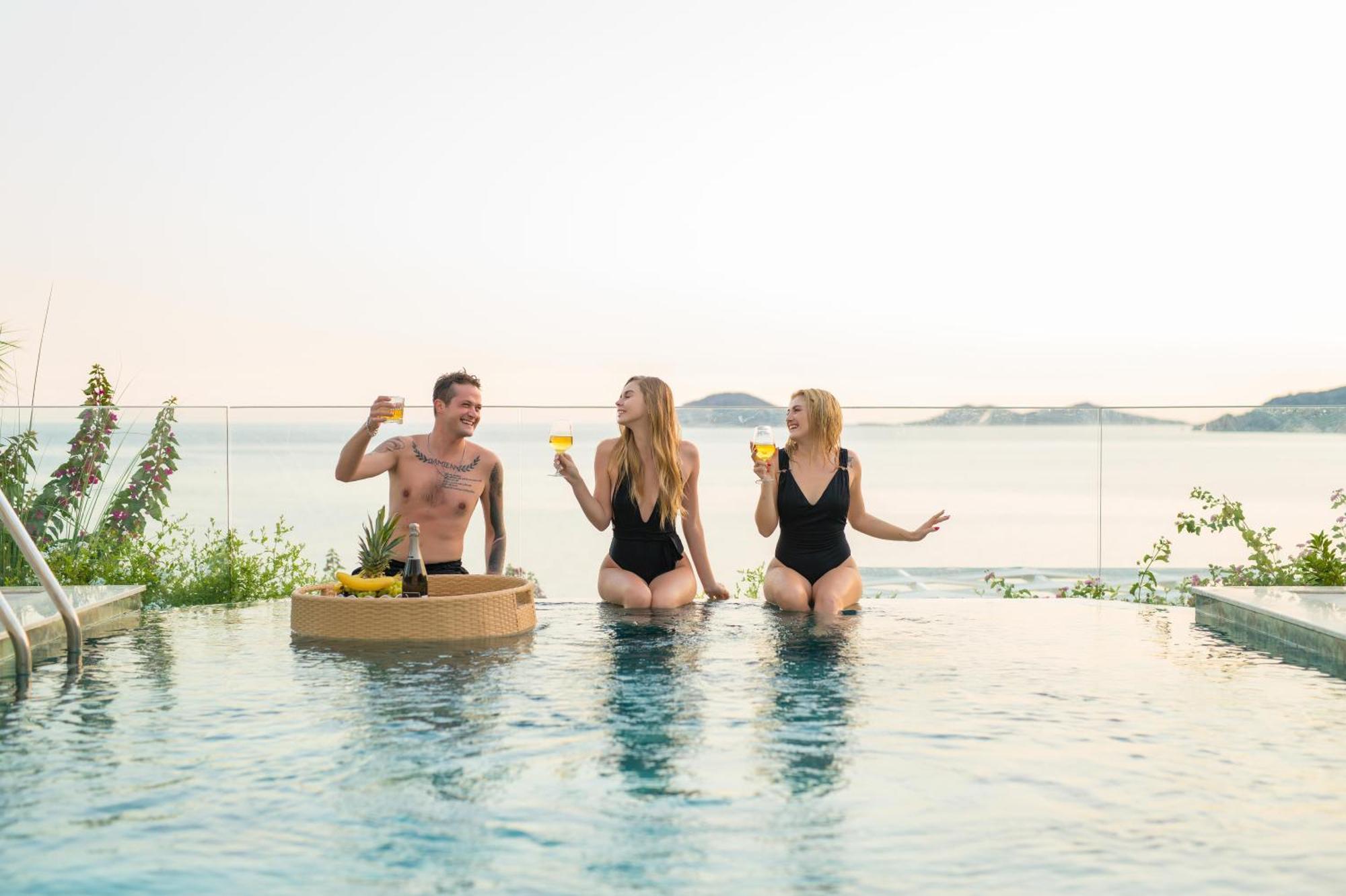 Beachfront White Villa With Private Swimming Pool カルカン エクステリア 写真
