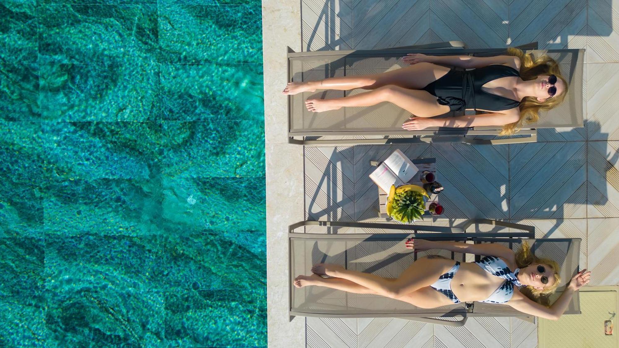 Beachfront White Villa With Private Swimming Pool カルカン エクステリア 写真