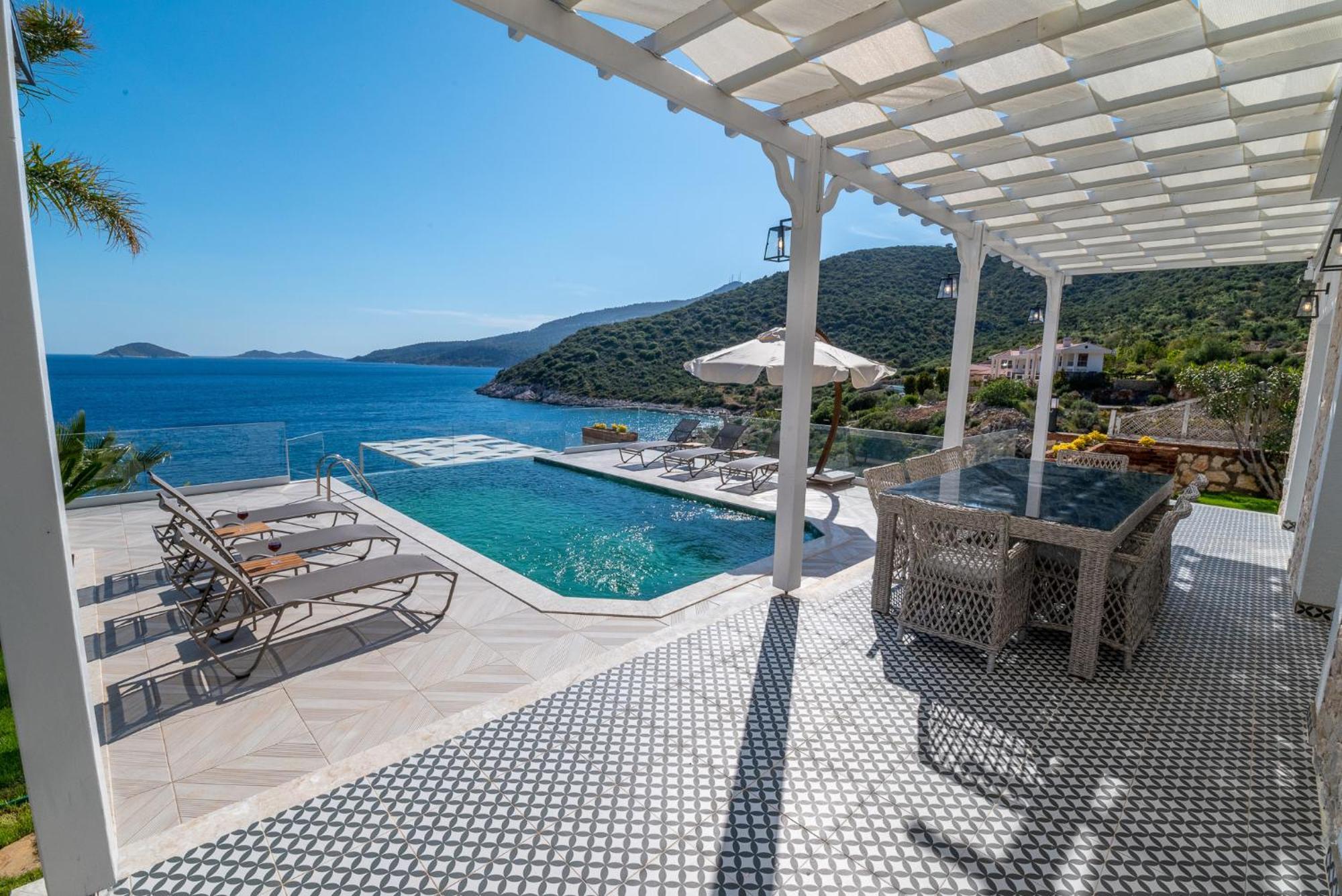 Beachfront White Villa With Private Swimming Pool カルカン エクステリア 写真
